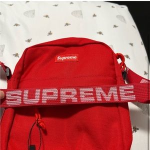 BRAND NEW SUPREME SHOULDER BAG